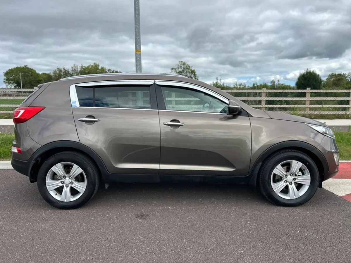 Kia Sportage 1.7D IMMACULATE CONDITION, LIKE NEW F - Image 3