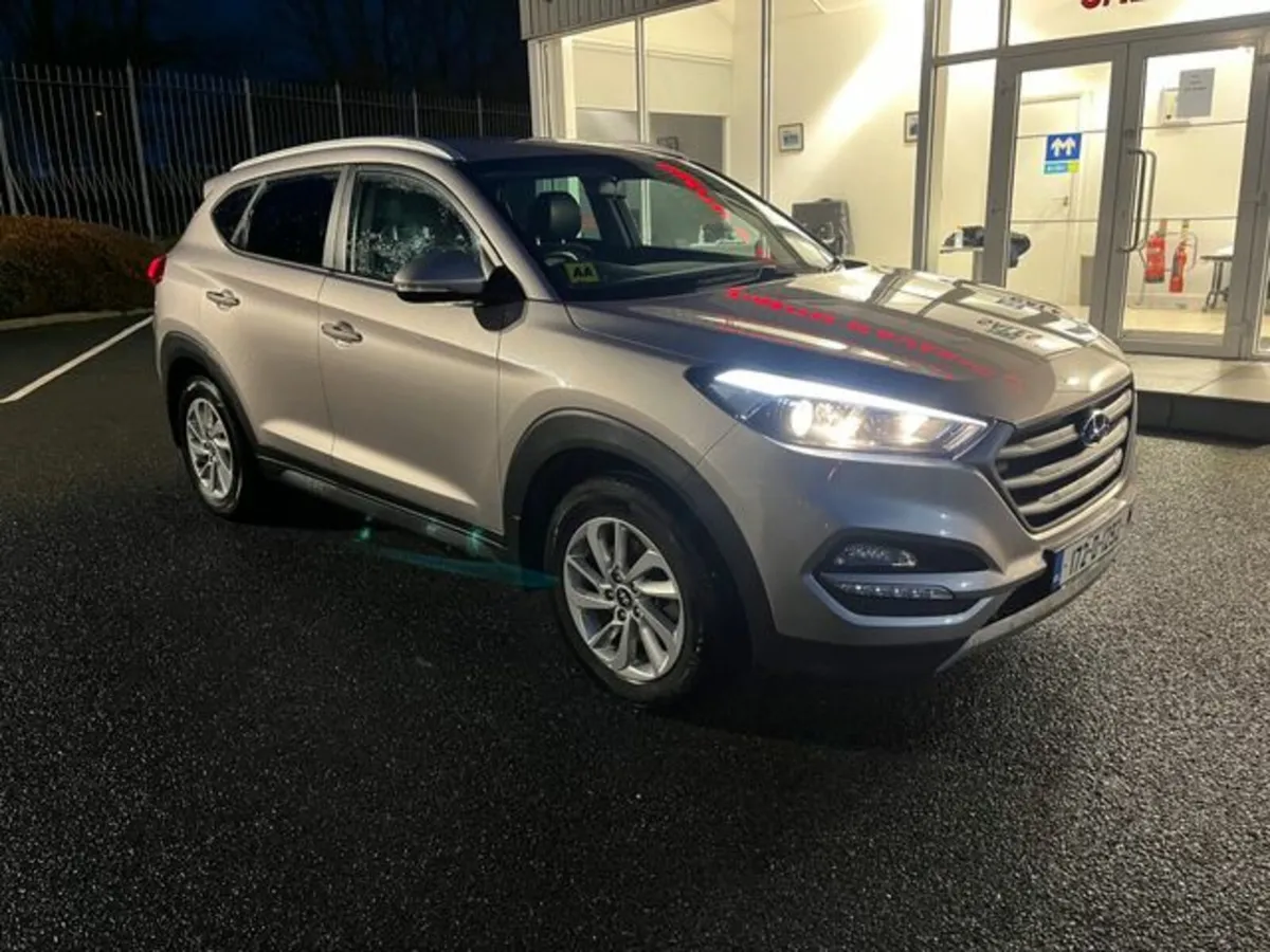 Hyundai Tucson ix35 1.7 Executive 5DR - Image 1