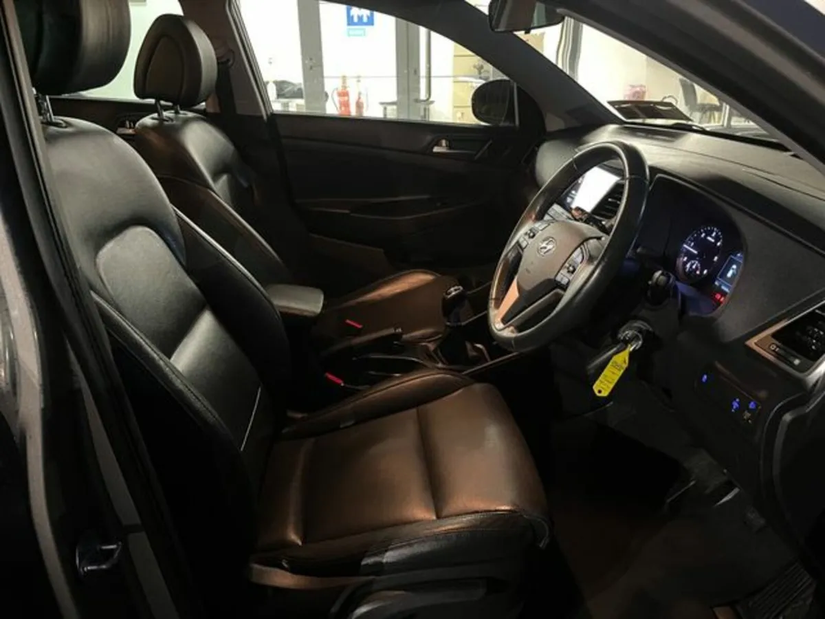 Hyundai Tucson ix35 1.7 Executive 5DR - Image 2