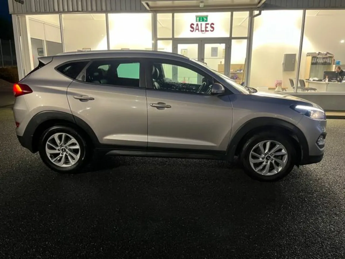 Hyundai Tucson ix35 1.7 Executive 5DR - Image 3