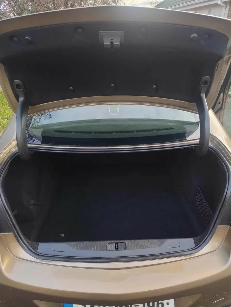 Opel Astra 2014 - Image 2