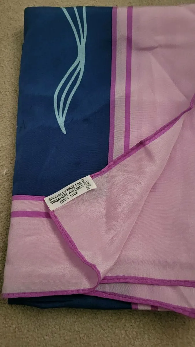 Beautiful silk scarf, as new - Image 3