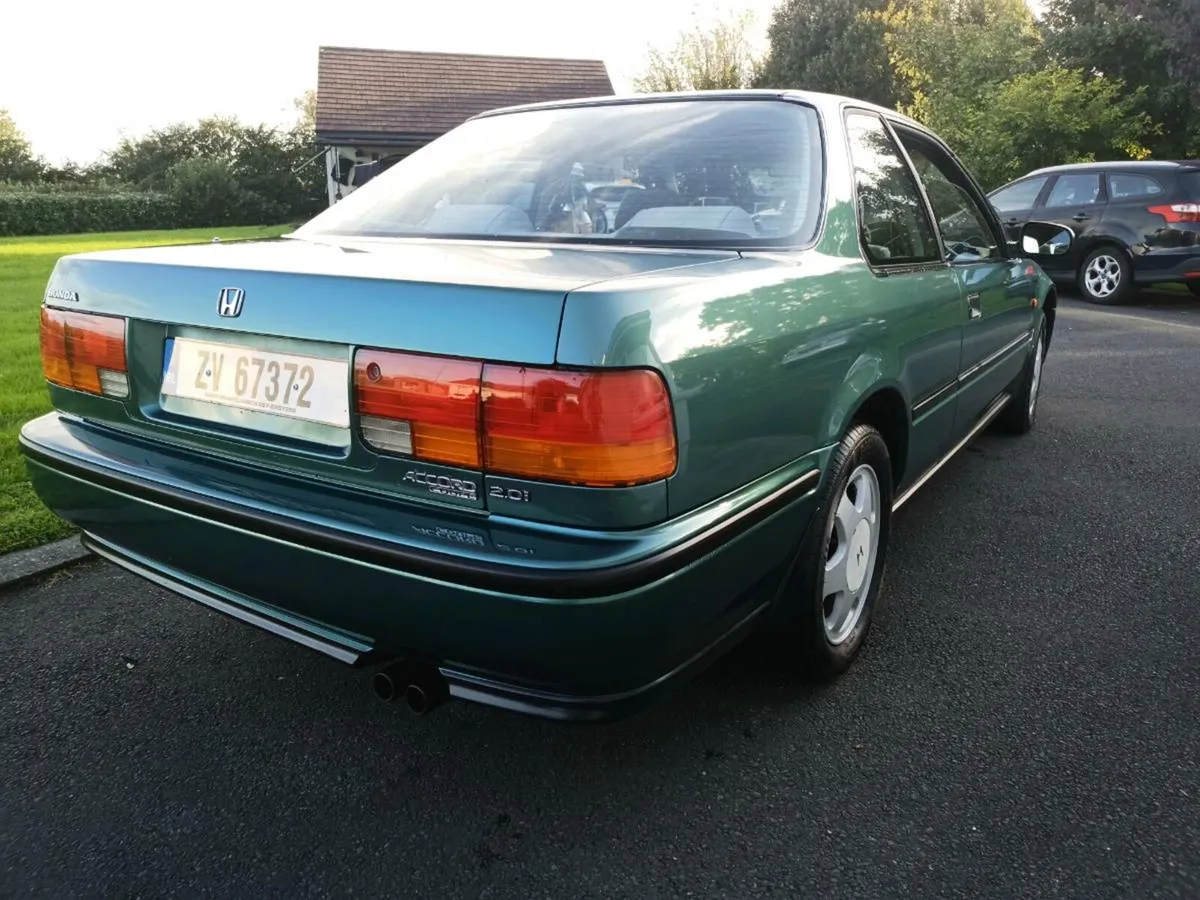 Honda Accord coupe + Toyota Corolla sprinter e - Image 2