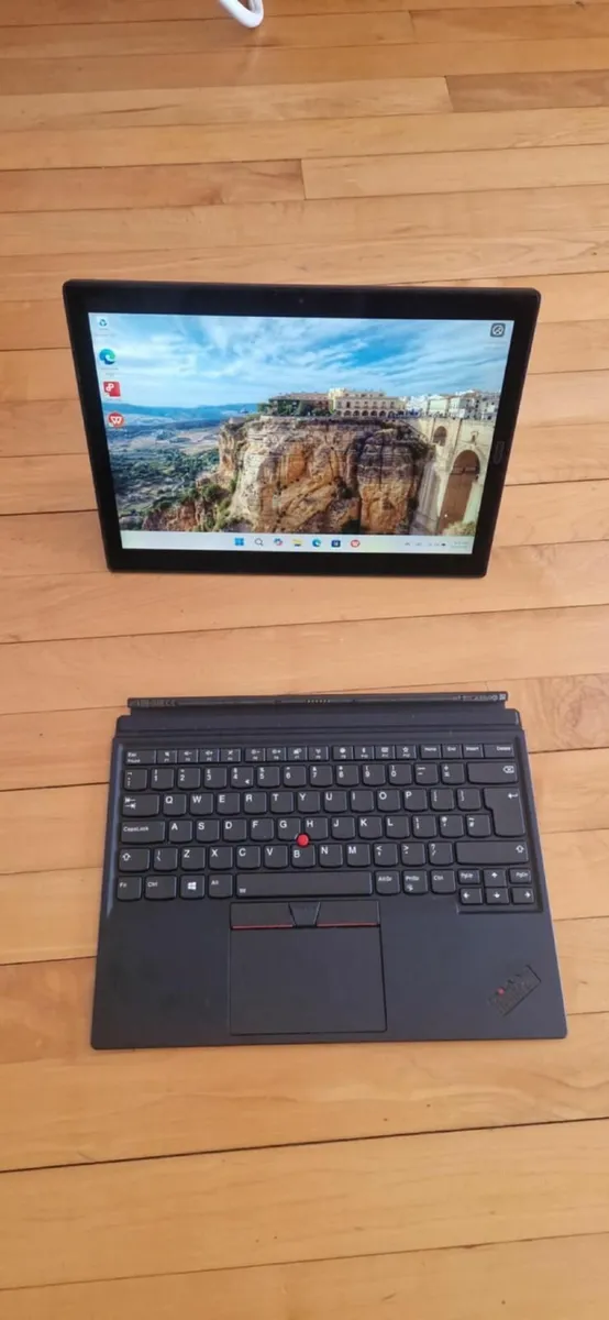 Lenovo Pro series 2k/16GB RAM / i7 Detachable - Image 2