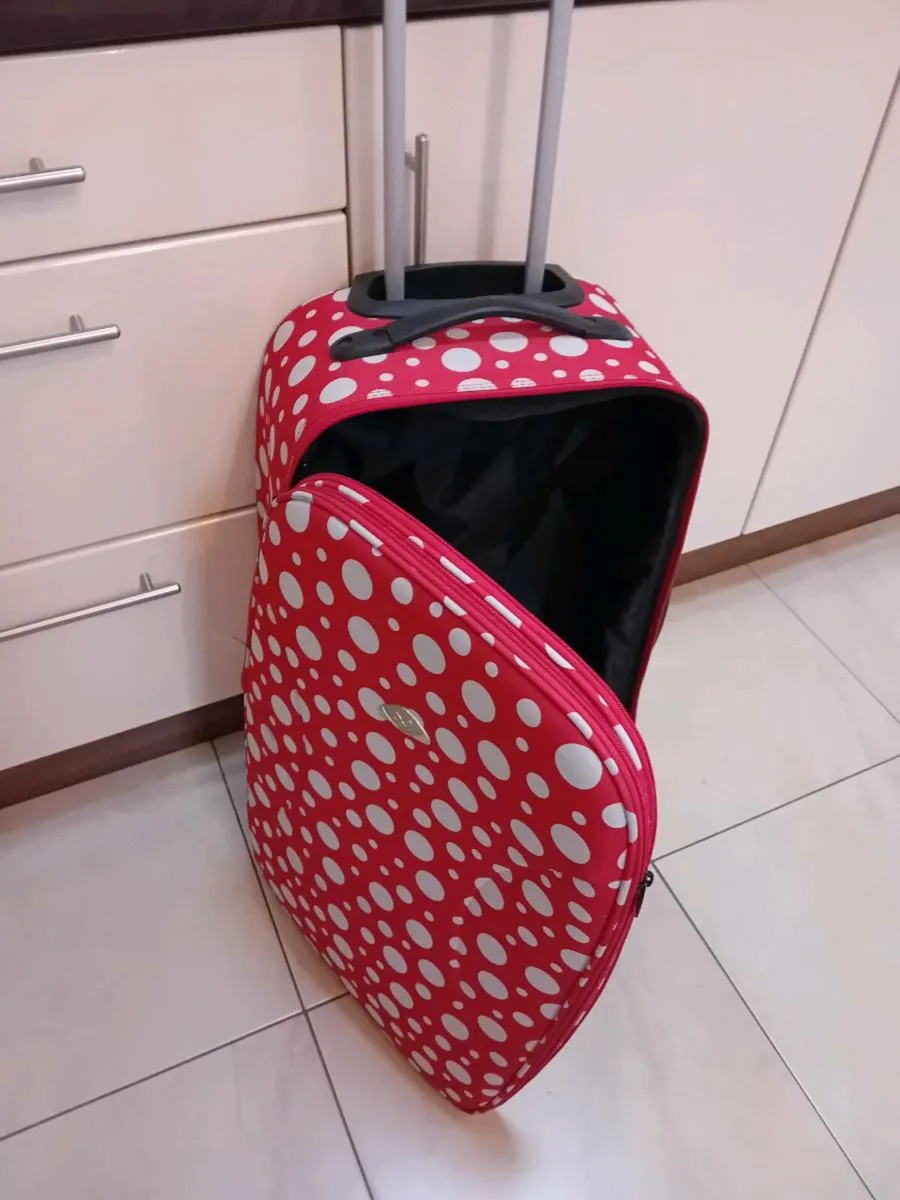 MEDIUM SIZE PINK SUITCASE - Image 1