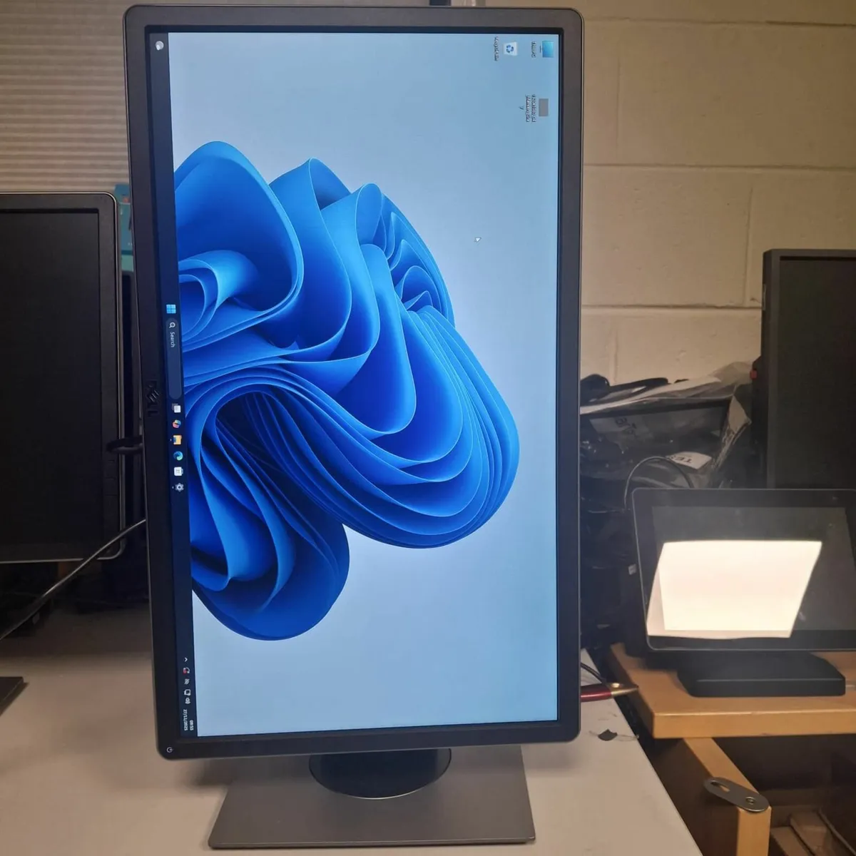 Dell P2314HT 23" Monitor | 1080p LED | DisplayPort - Image 2