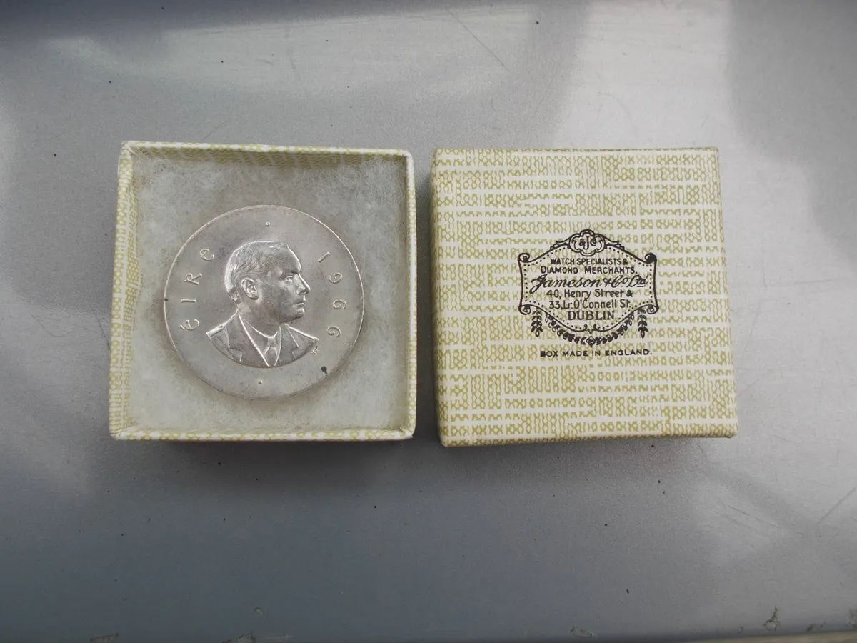 1966 Irish Ten Scilling Silver Coin - Image 2
