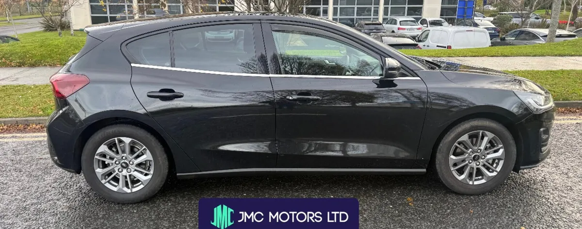 Ford Focus 2025 Titanium - Image 2