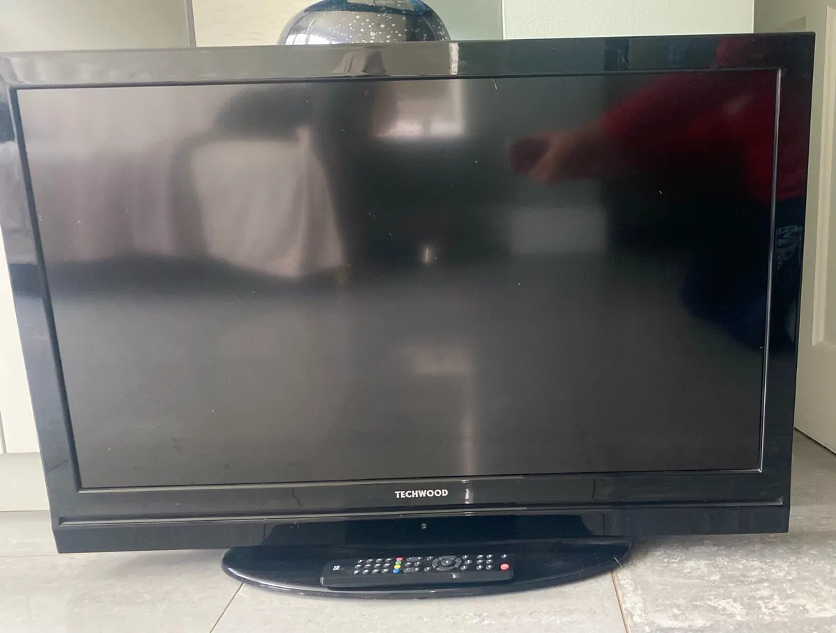Techwood 37” TV Full HD including new One For All - Image 1
