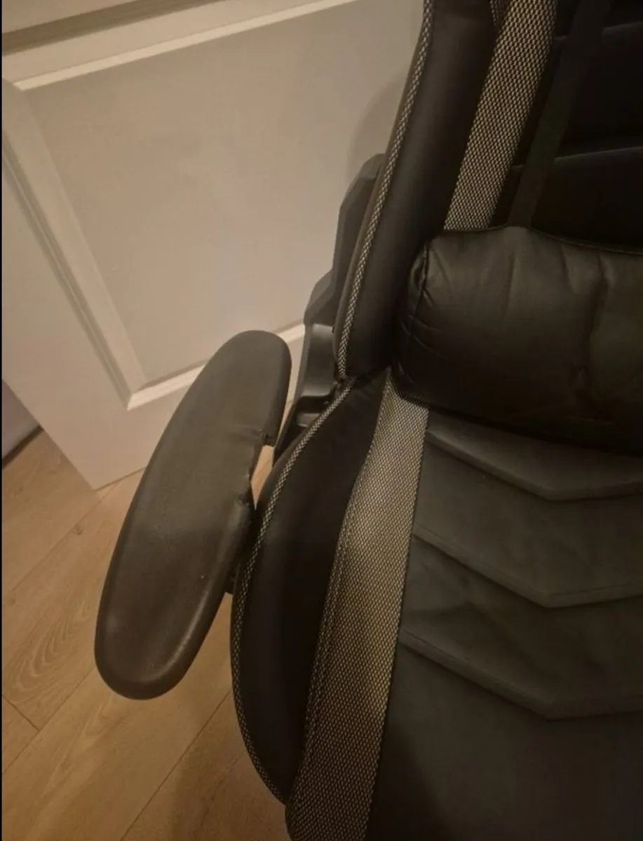 Gaming chair - Image 2
