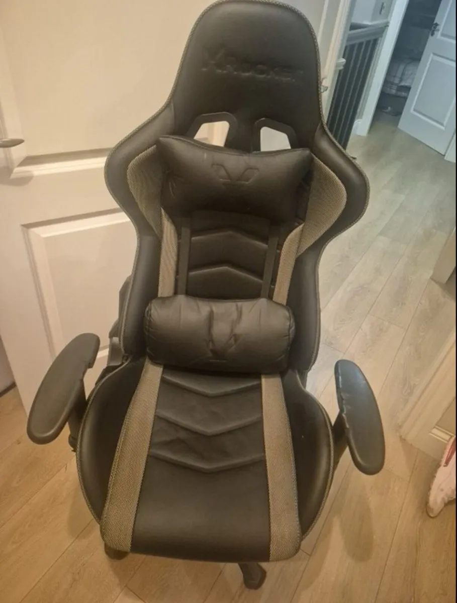 Gaming chair - Image 1