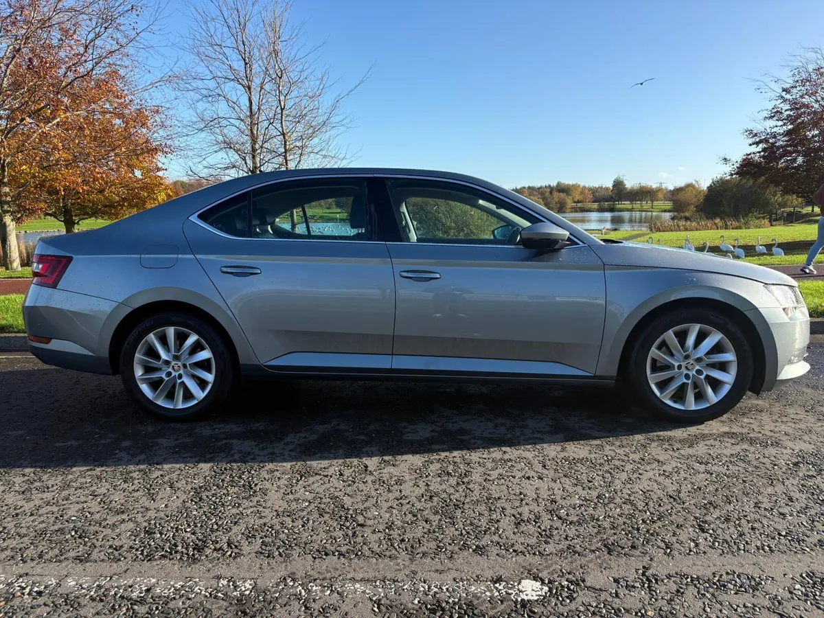 2.0 TDI STYLE MODEL ONE OWNER - Image 4