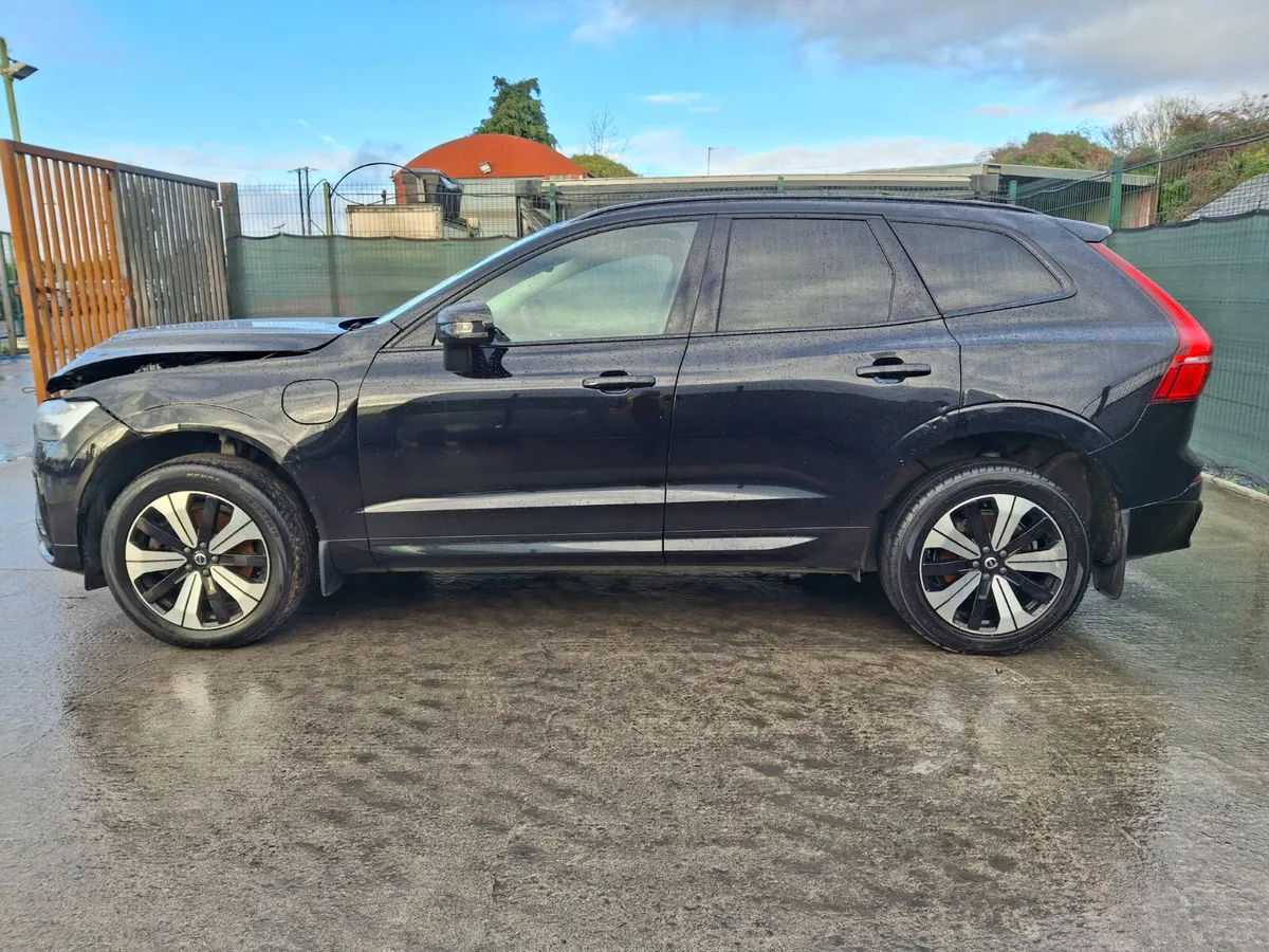 231 Volvo XC60 T6 Awd Hybrid Automatic - Image 3