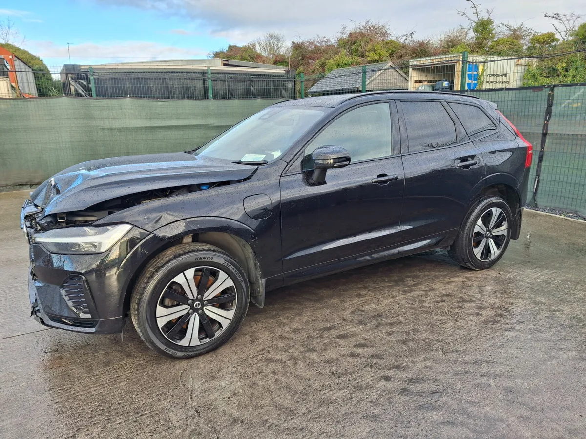 231 Volvo XC60 T6 Awd Hybrid Automatic - Image 1