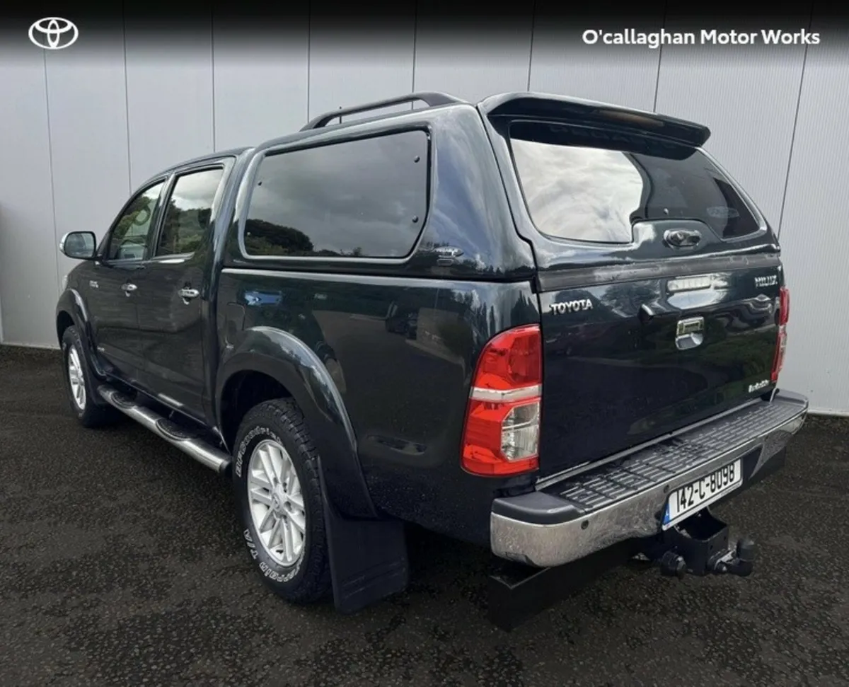 Toyota Hilux 3.0 D-4D INVINC 171BHP D/C 4DR A - Image 3