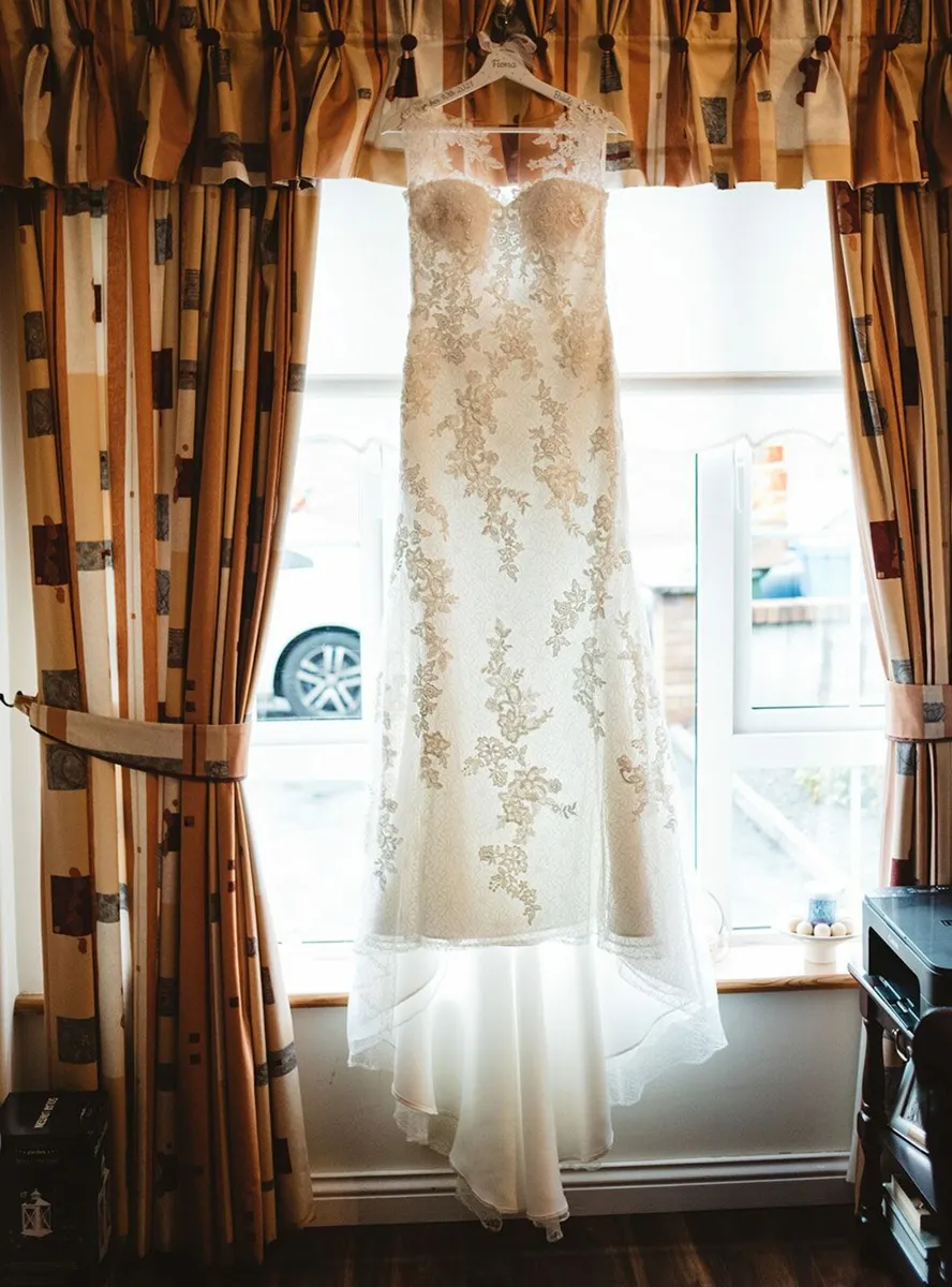 Wedding dress - Image 2