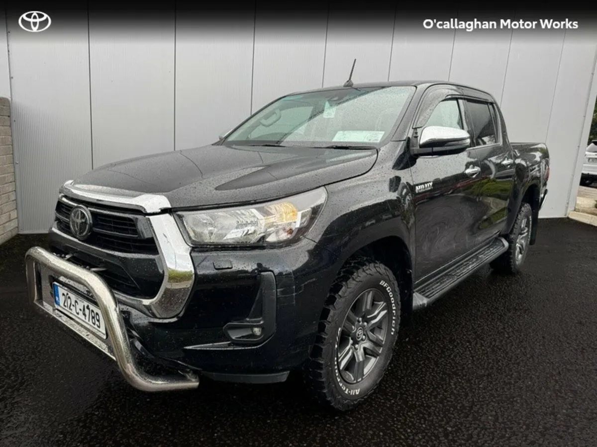 Toyota Hilux 2.8 DOUBLE CAB SR5 4DR - Image 2
