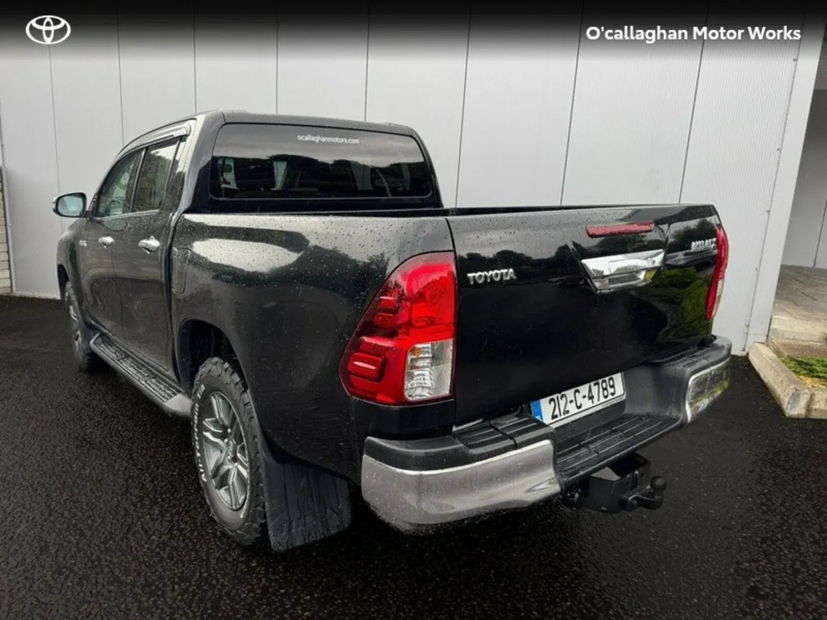 Toyota Hilux 2.8 DOUBLE CAB SR5 4DR - Image 3