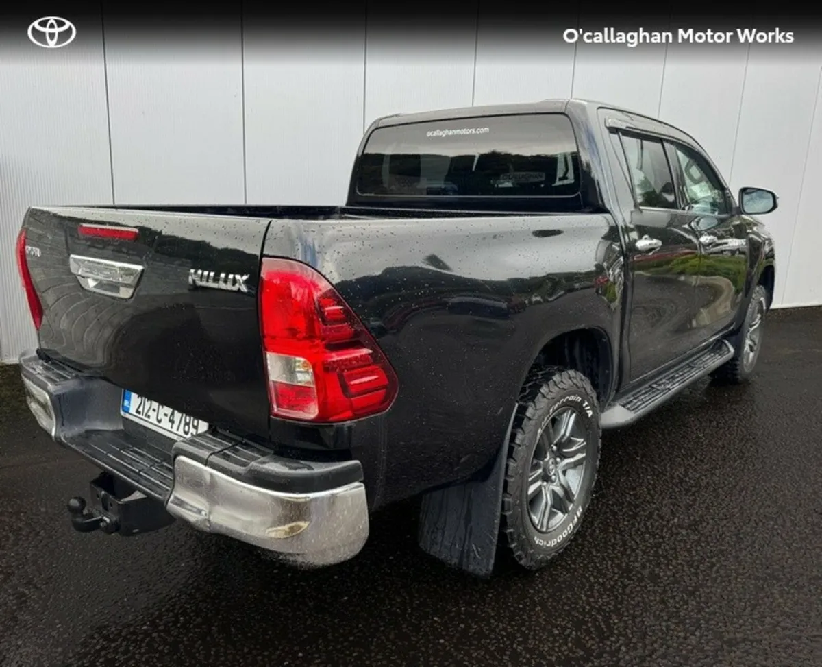Toyota Hilux 2.8 DOUBLE CAB SR5 4DR - Image 4