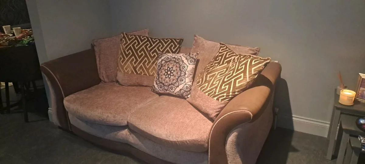 Couch - Image 2