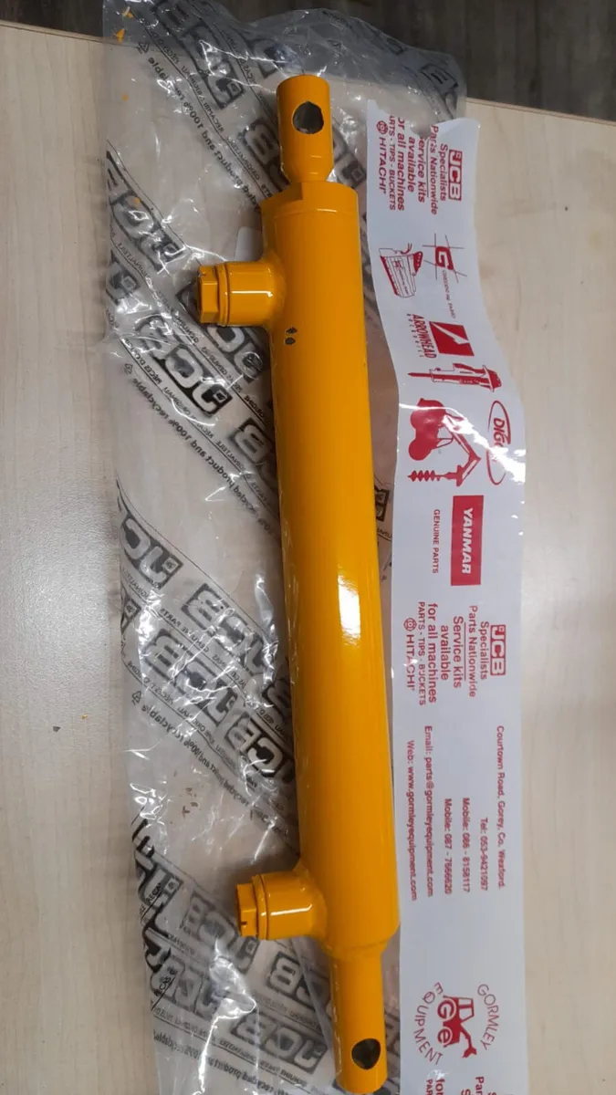 JCB 2CX Front Quick Hitch Ram