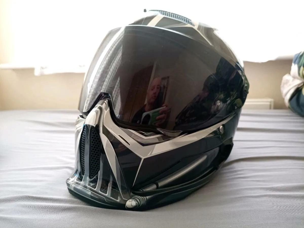 Ruroc AT4.0 Carbon – Darth Vader Edition - Image 1