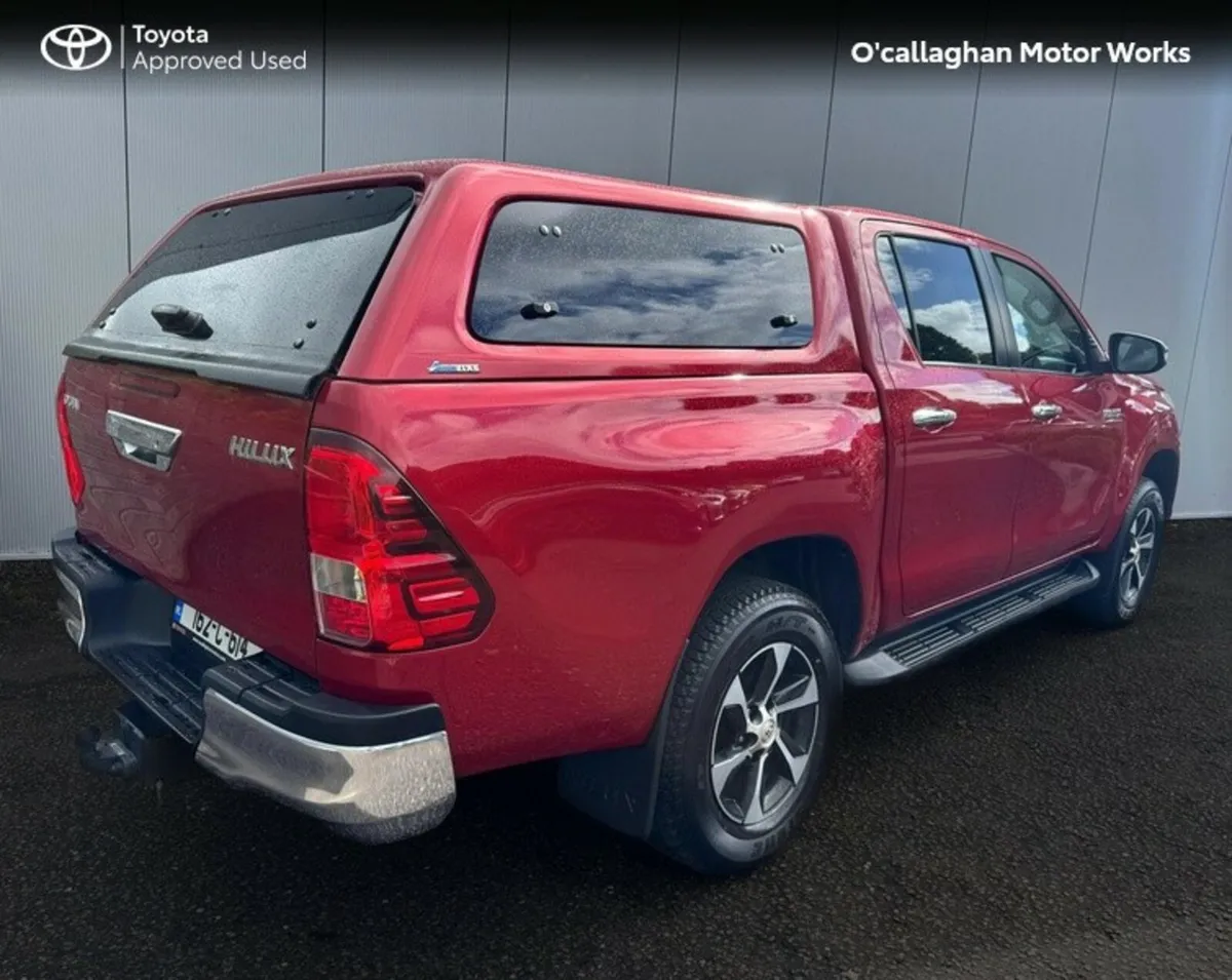 Toyota Hilux DOUBLE CAB SR5 4DR AUTO - Image 3