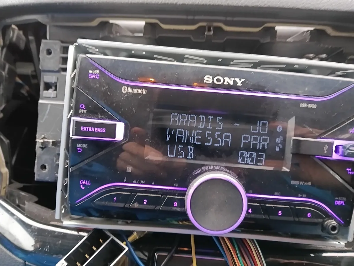 Car radios - Image 4