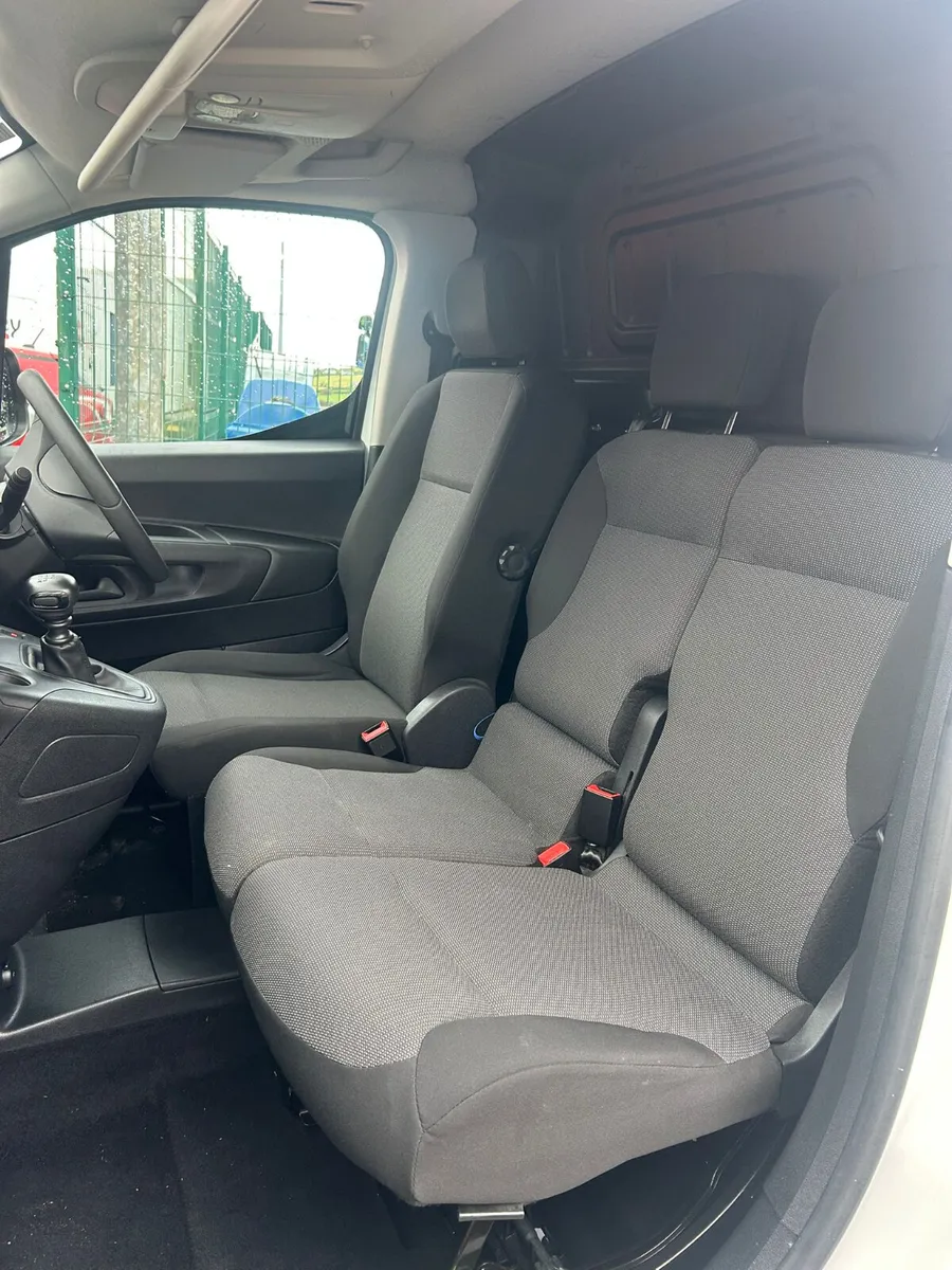 Opel Combo 2022 - Image 2