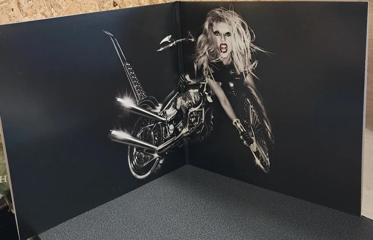 Lady Gaga – Born This Way - Image 3