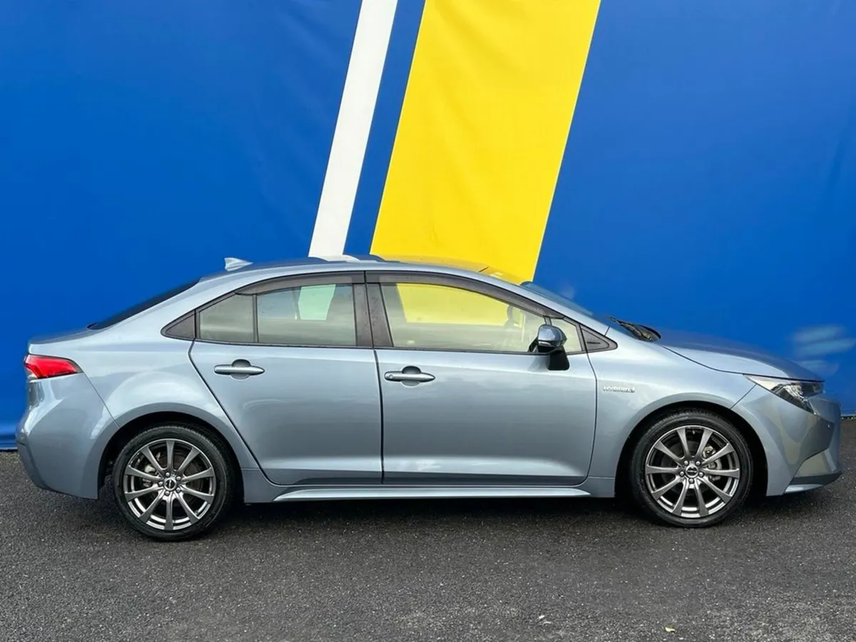 Toyota Corolla 1.8 HYBRID // PARKING SENSORS // 17 - Image 3