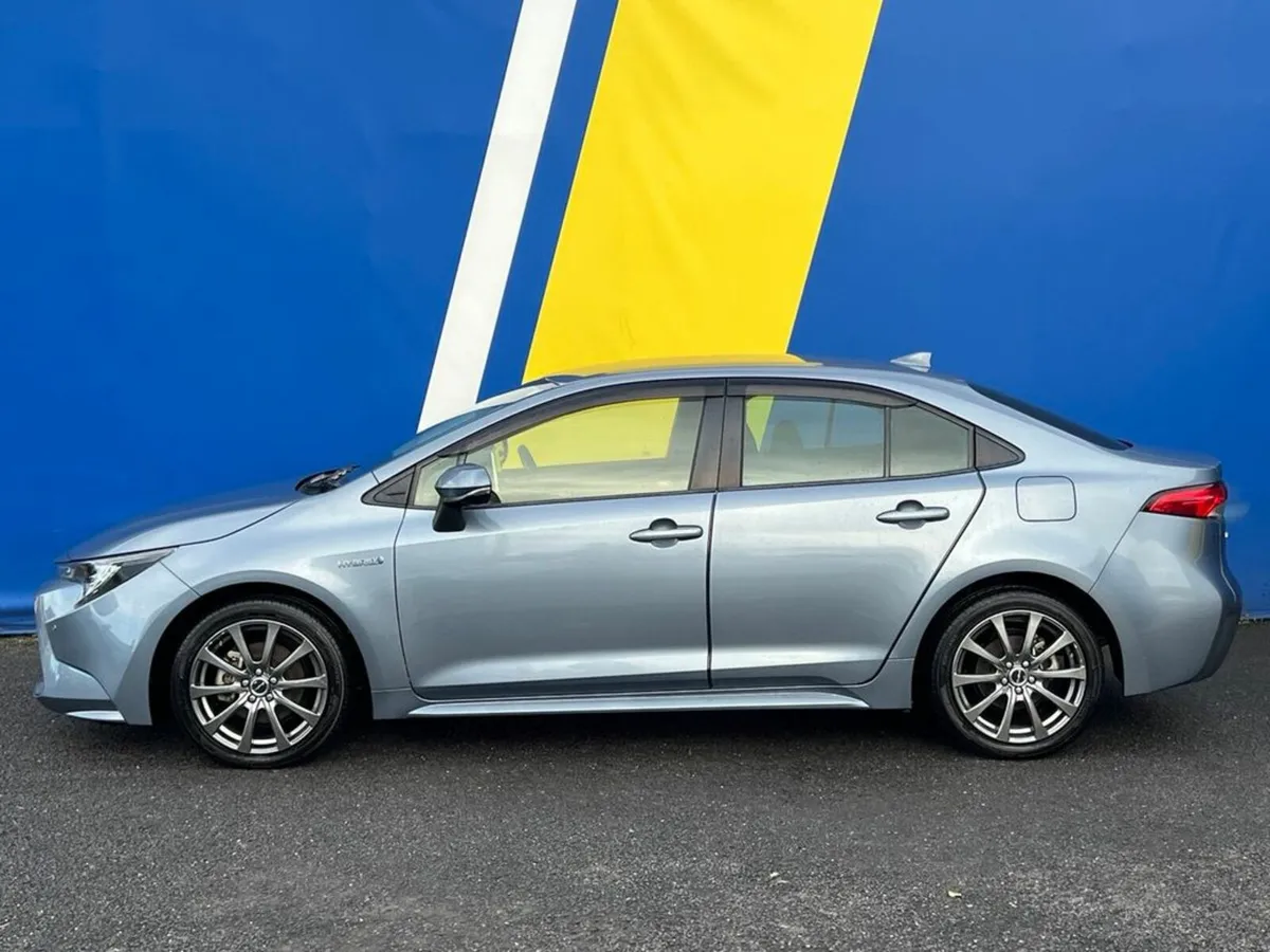 Toyota Corolla 1.8 HYBRID // PARKING SENSORS // 17 - Image 4
