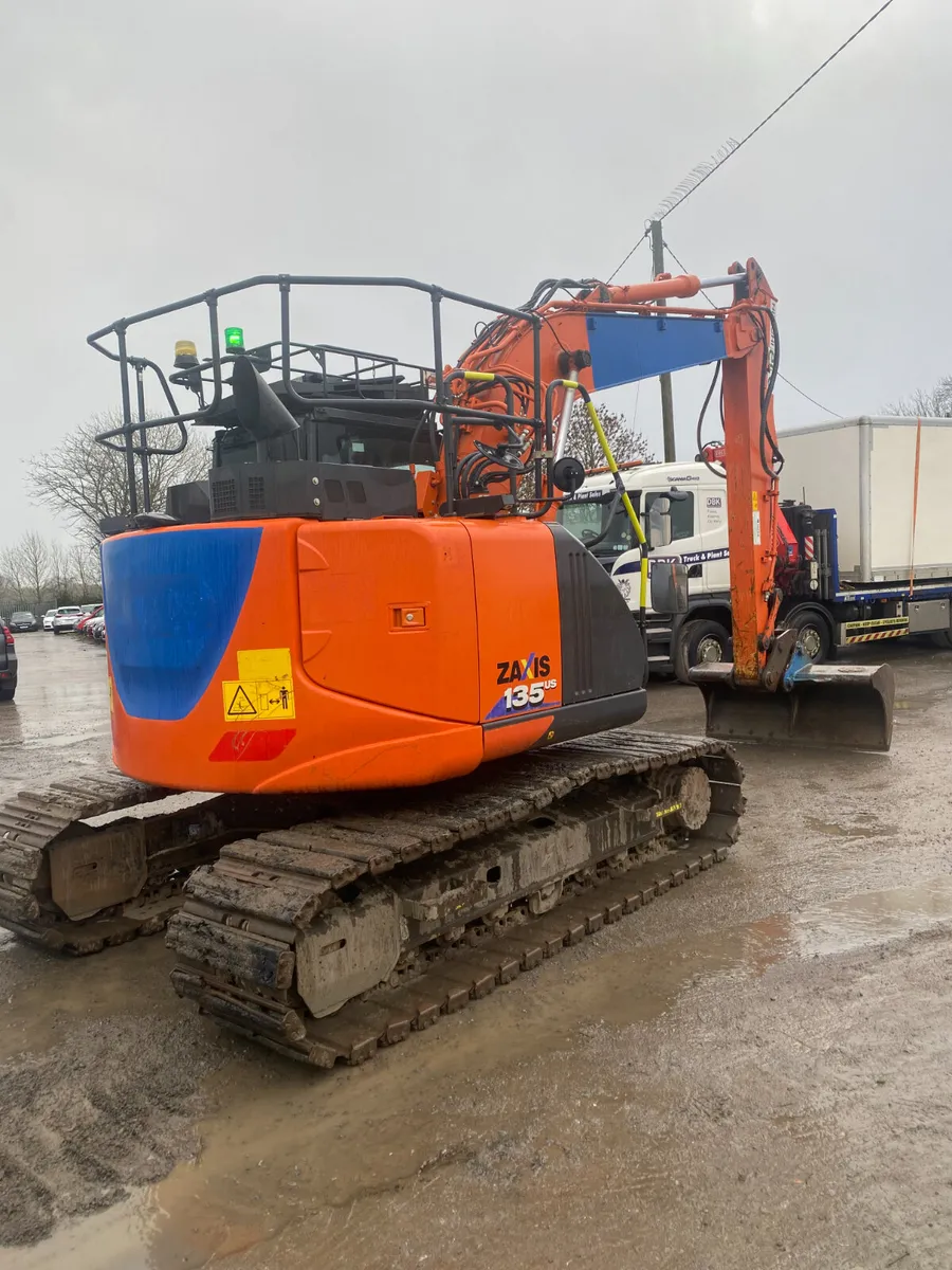 2019 Hitachi 135-6 original - Image 3