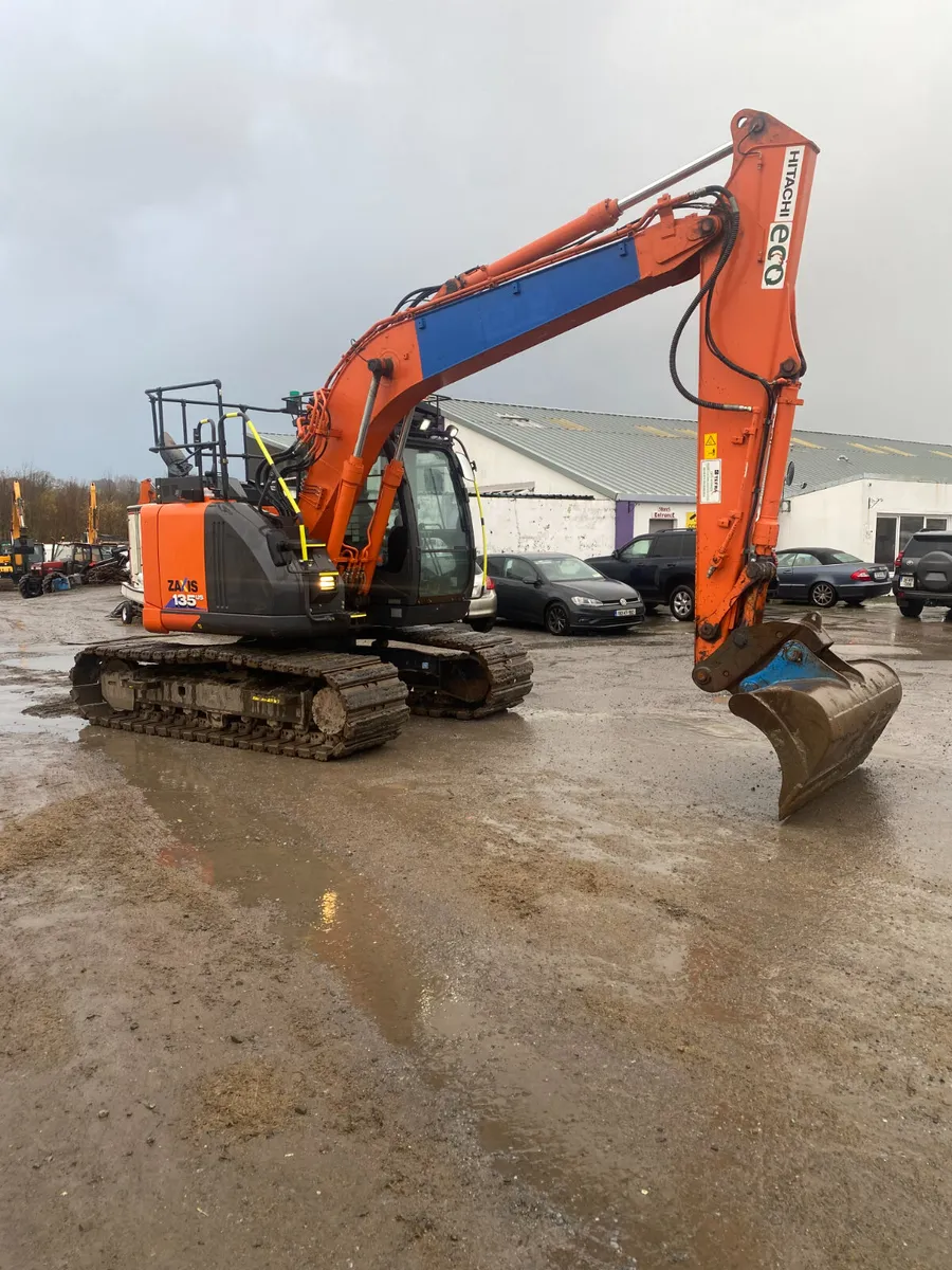 2019 Hitachi 135-6 original - Image 4