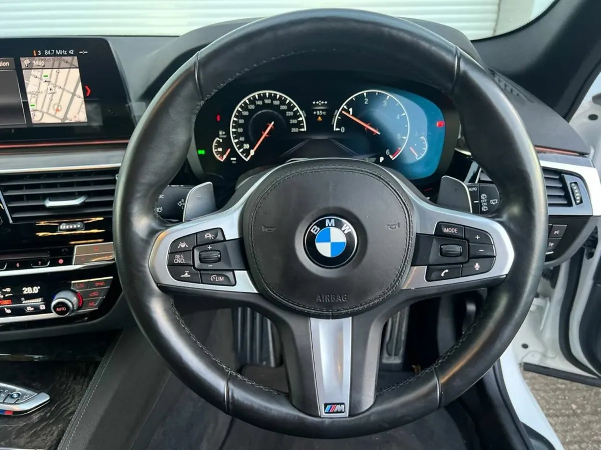 BMW 5-Series 523d M-SPORT COMPETITION TOURING 2.0 - Image 4