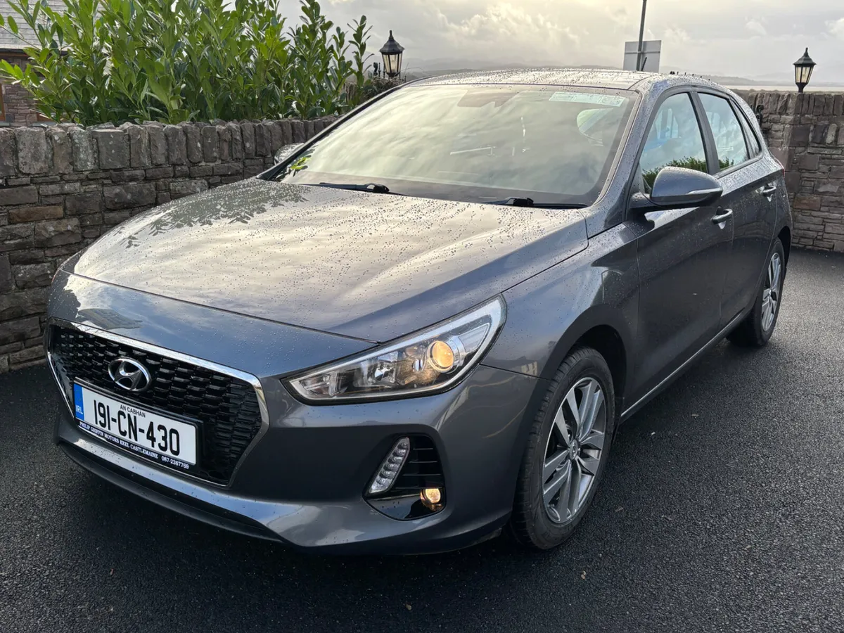 Hyundai i30 1.6 CRDI Deluxe low kms as new - Image 3