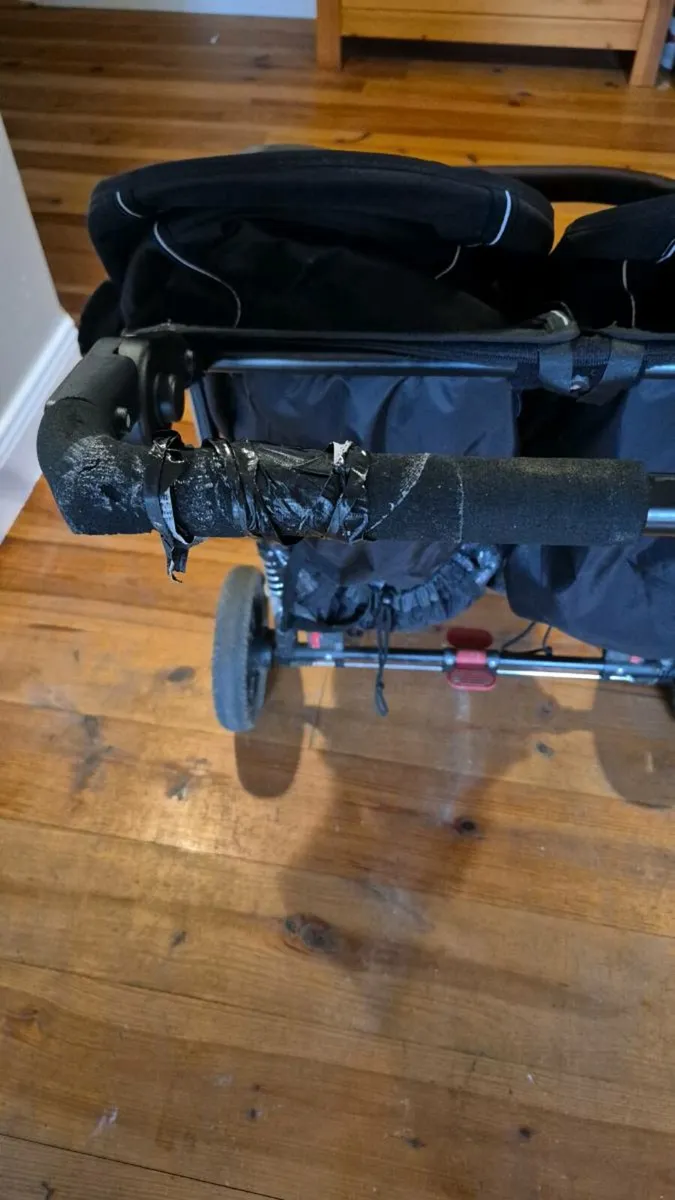 Out n about double buggy - Image 3