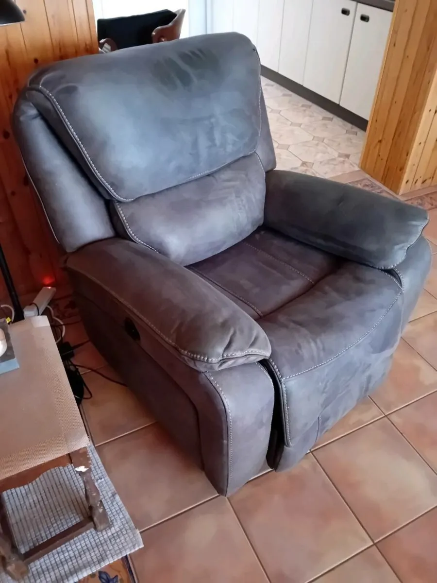 Electric Recliner chair - Image 2