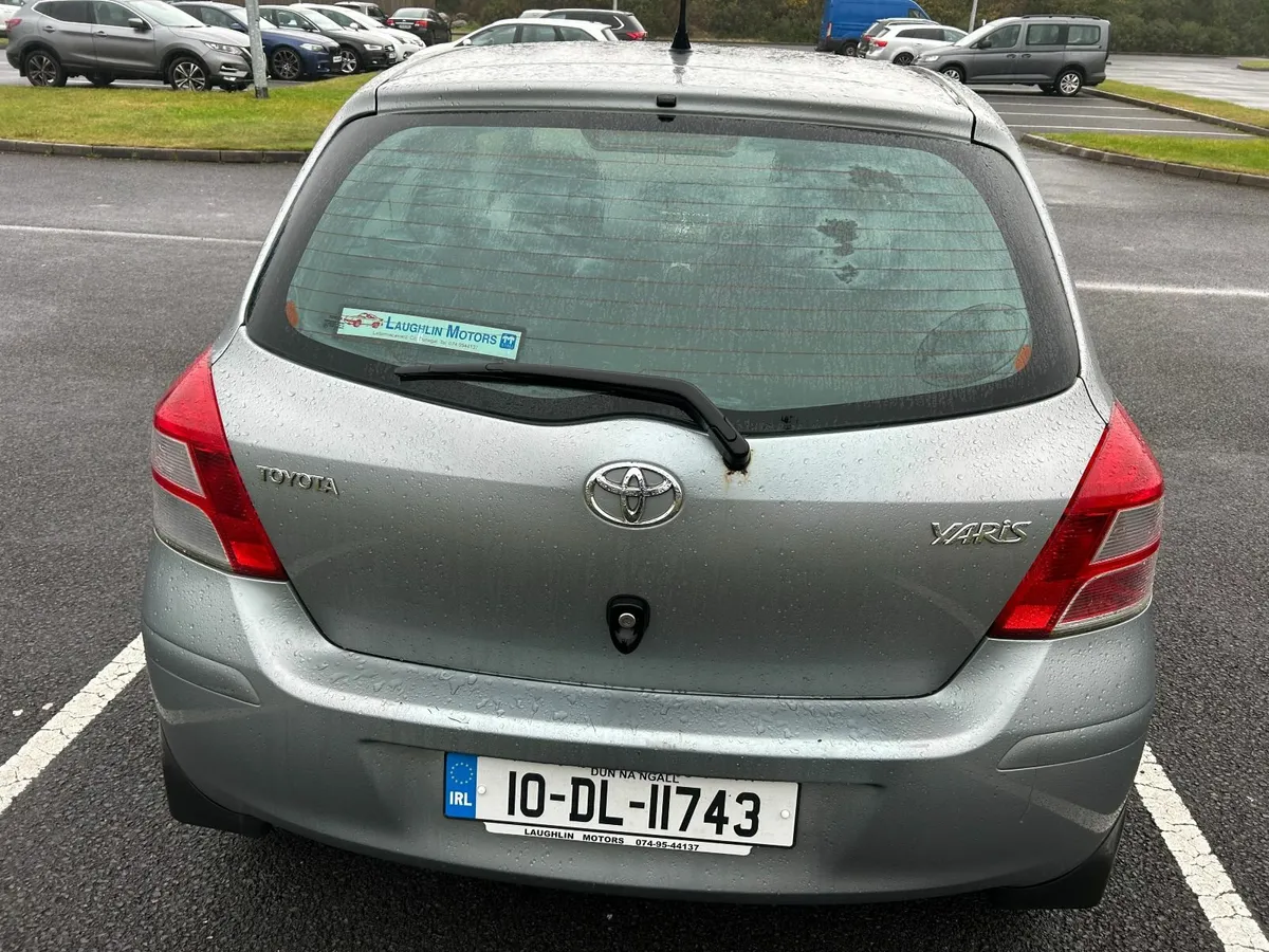 Toyota Yaris 2010 - Image 2