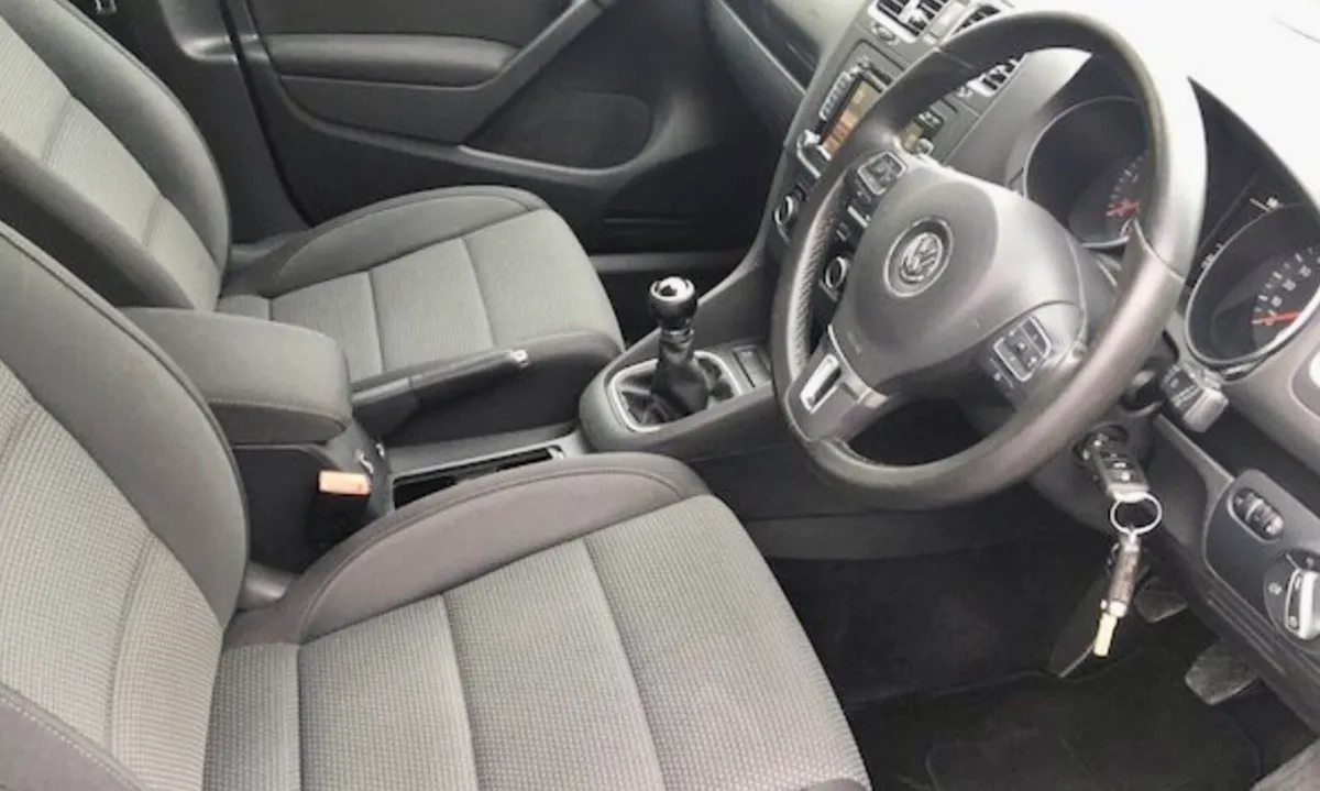 11 VW GOLF 1.6TDI MATCH “ HIGH SPEC” - Image 4