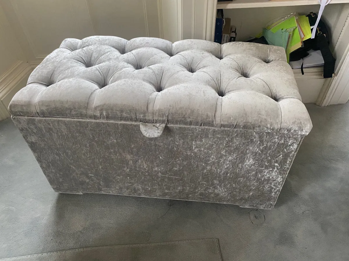 Headboard and blanket box - Image 2