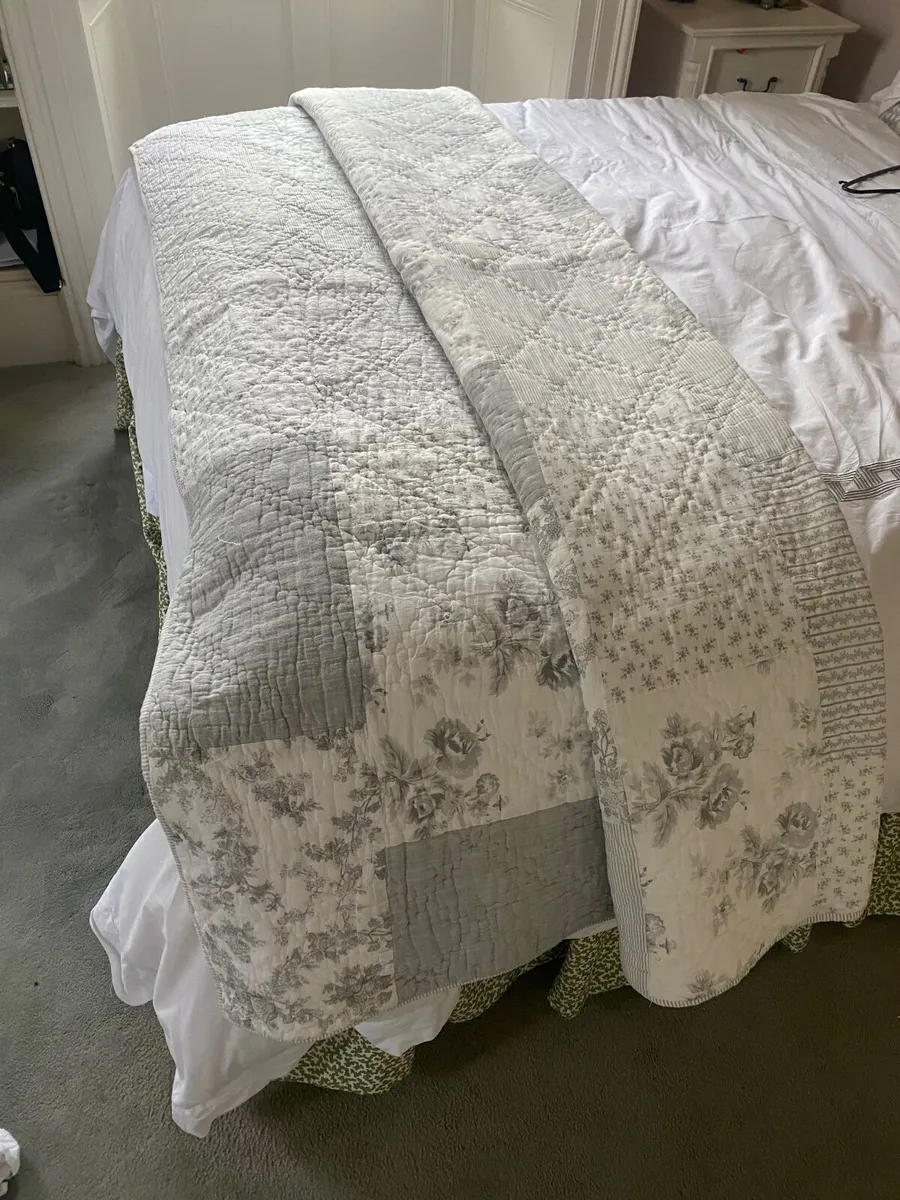 Headboard and blanket box - Image 3