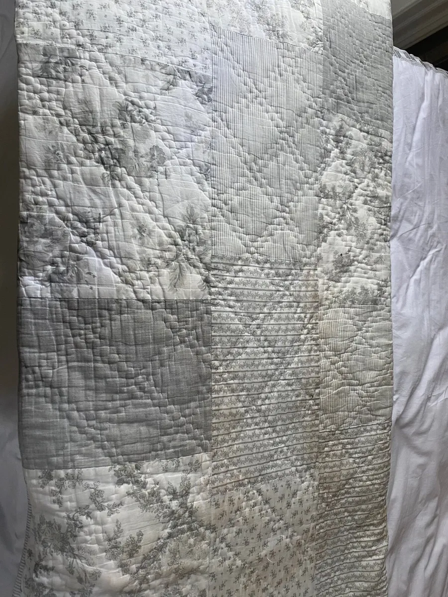 Headboard and blanket box - Image 4