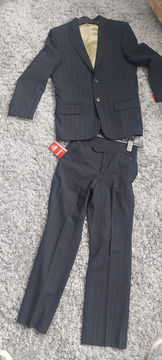 Suit - Image 3