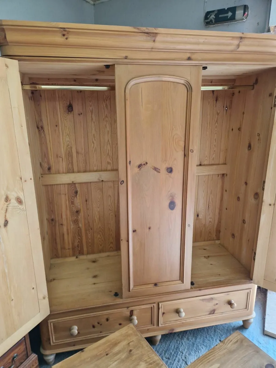 Vintage pine 3 door wardrobe, pair bedside lockers - Image 2