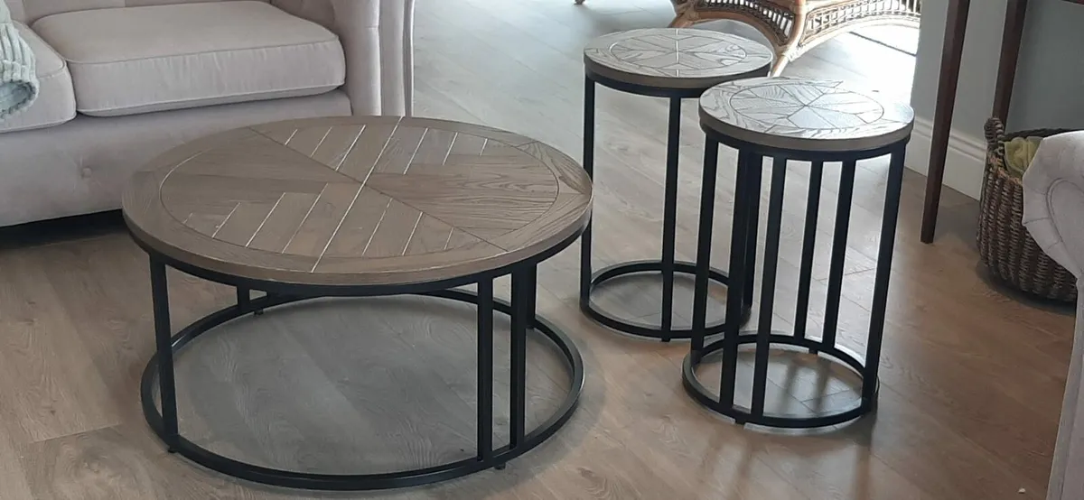 Vintage style Coffee table and 2 side tables - Image 1
