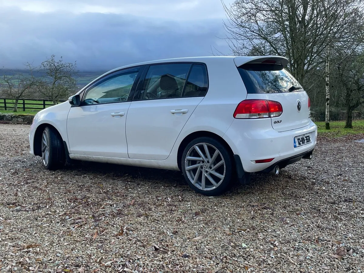 VW Golf R Line - Image 2