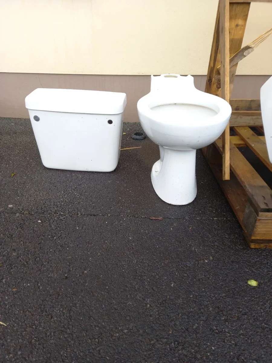 Toilet and pedestal basi - Image 3