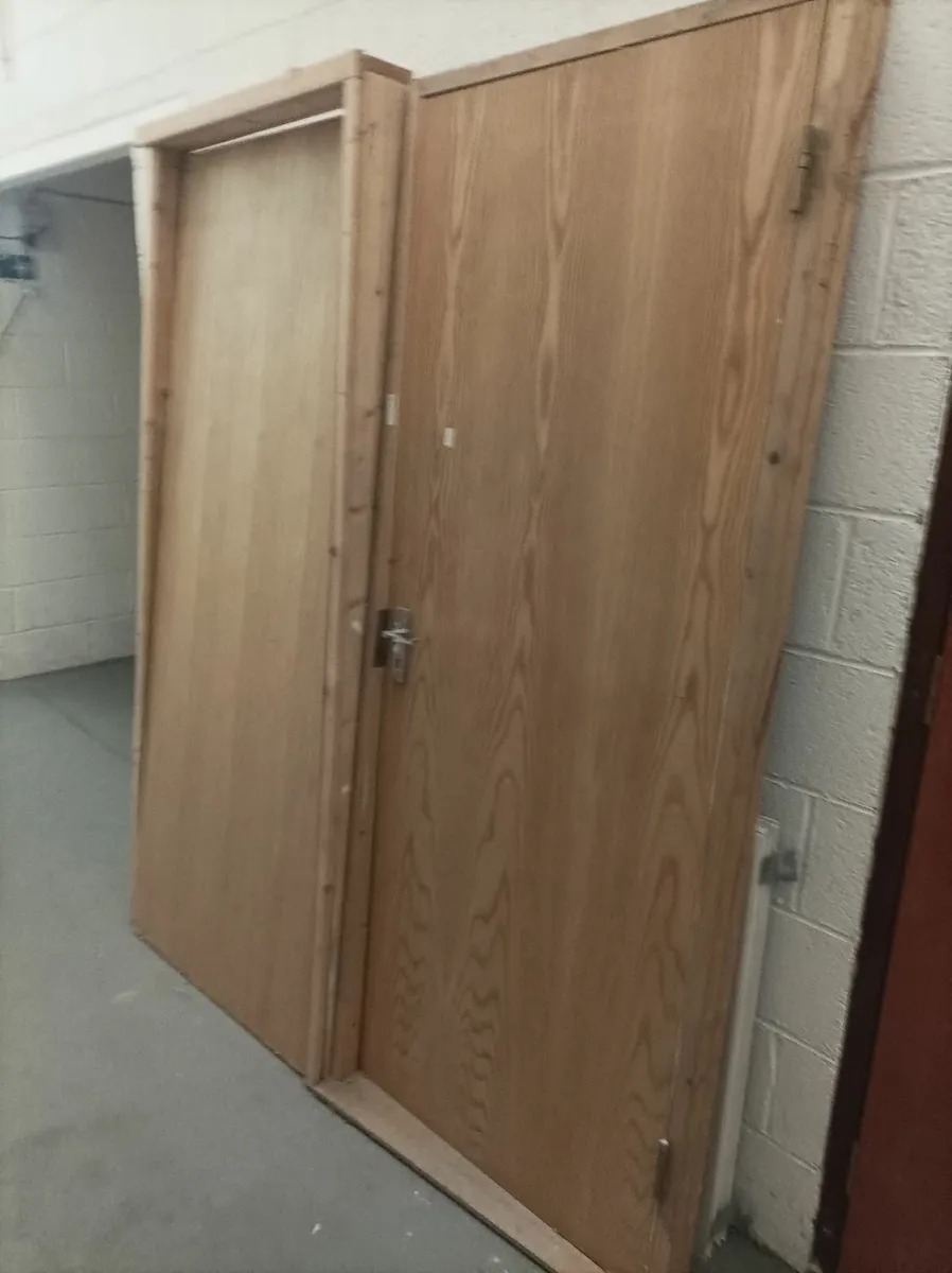 Ash Doors & Frame, fitted: Lock, Handle & Hinges - Image 3