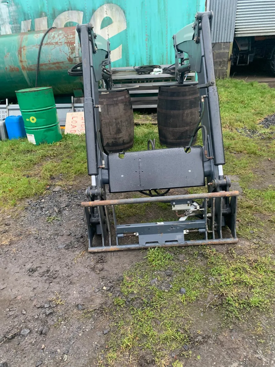 Quicke q 65 loader - Image 3